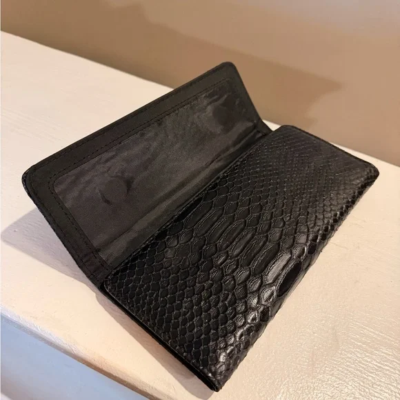 Kenneth Cole Reaction Black Snakeskin Wallet Clutch Organizer - Picture 3 of 6